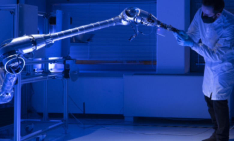 How a Sample Transfer Arm Ensures Safe and Efficient Laboratory Operations